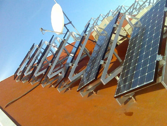 fila di pannelli per l'impianto fotovoltaico del 2009