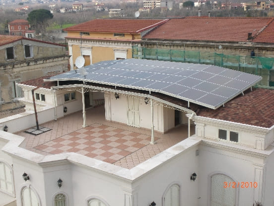 Foto frontale dall'alto del fotovoltaico 2010