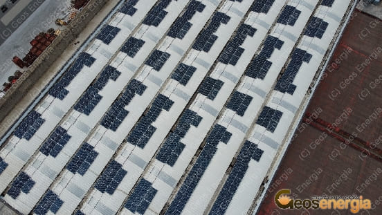 Foto dall'alto fotovoltaico da 350kWp realizzato col Credito d’imposta